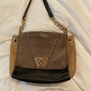 Kelly Wynne used purse